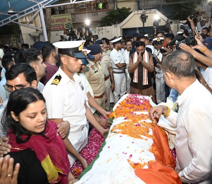 Haryana Pays Tearful Tribute as Navy Officer Vinay Narwal Laid to Rest with Full Military Honours