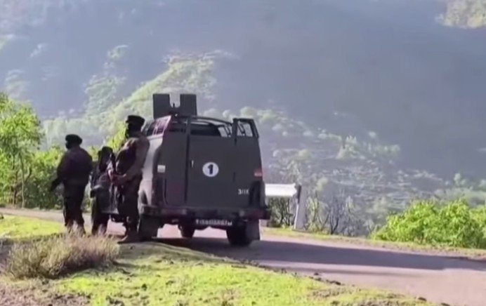 Pakistan Violates Ceasefire for Third Consecutive Night Along LoC, Indian Army Responds Strongly