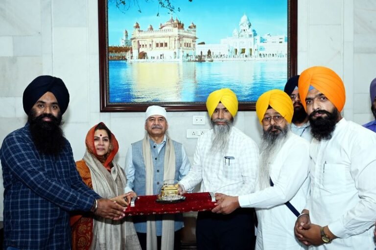 जनरल उपेन्द्र द्विवेदी ने श्री हरिमंदिर साहिब में टेका मत्था, श्रद्धा और सम्मान का संगम
