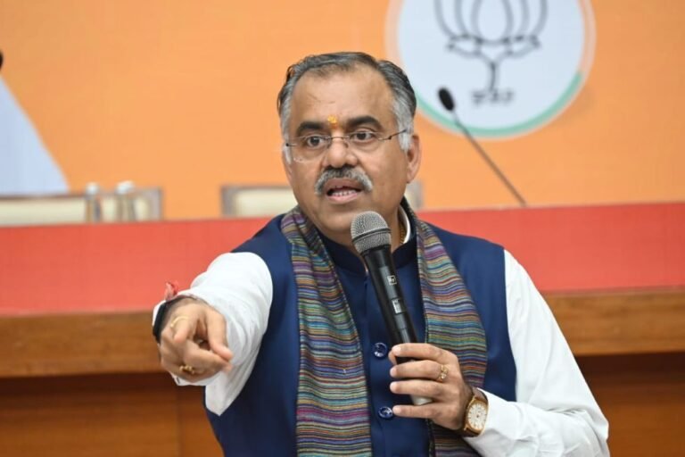 रॉबर्ट वाड्रा के बयान पर तरुण चुग का तीखा हमला, पूछा—क्या देशविरोधी ताकतों के इशारे पर बोल रहे हैं वाड्रा?
